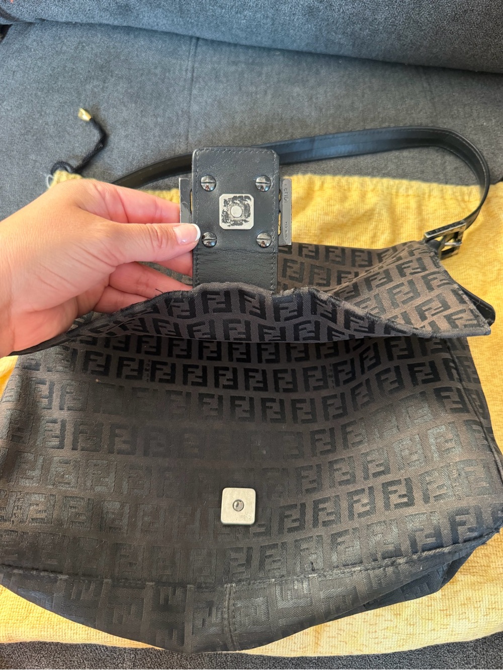 Vintage Fendi Mamma Baguette - Brown Zucca Canvas Monogram (Y2K Era) - Picture 4 of 11